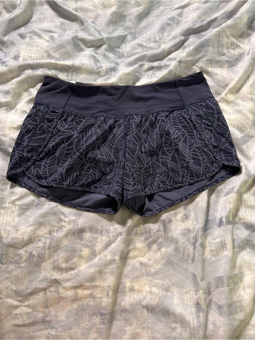 Women's size 8 Lulu shorts